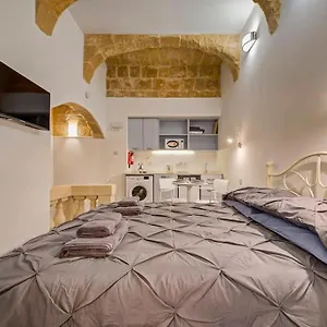 33 Sally Port Valletta